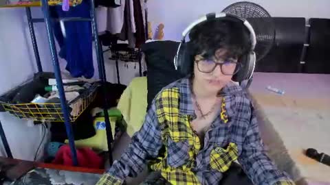 Snapshot of charlietaylorr__ chatting on 06/19/26, 05:23 Charlie online show from 06/19/26, 05:23