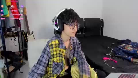 Snapshot of charlietaylorr__ chatting on 07/14/26, 12:24 Charlie online show from 07/14/26, 12:24