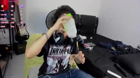 Snapshot of charlietaylorr__ chatting on 07/19/26, 02:26 Charlie online show from 07/19/26, 02:26