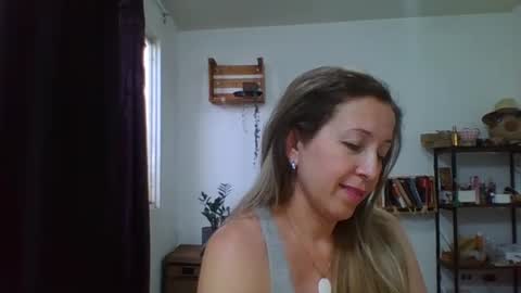 Snapshot of charlot_ponze chatting on 04/14/26, 12:27 charlott online show from 04/14/26, 12:27