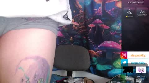 Snapshot of charlotbelucci_ chatting on 02/07/25, 12:39 Ale punky online show from 02/07/25, 12:39