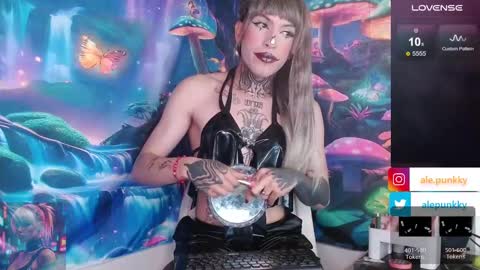 Snapshot of charlotbelucci_ chatting on 02/11/25, 01:09 Ale punky online show from 02/11/25, 01:09