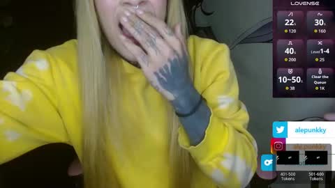 Snapshot of charlotbelucci_ chatting on 09/14/25, 06:12 Ale punky online show from 09/14/25, 06:12
