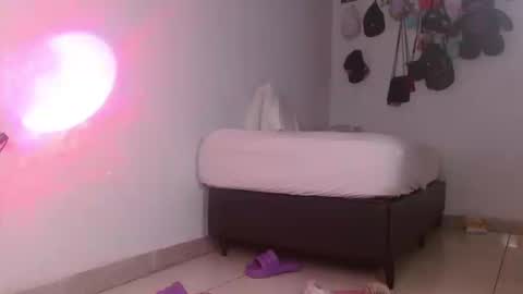 Snapshot of charlotbelucci_ chatting on 09/17/25, 02:30 Ale punky online show from 09/17/25, 02:30