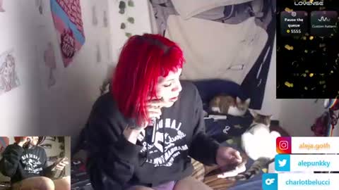Snapshot of charlotbelucci_ chatting on 07/22/26, 10:40 Ale punky online show from 07/22/26, 10:40