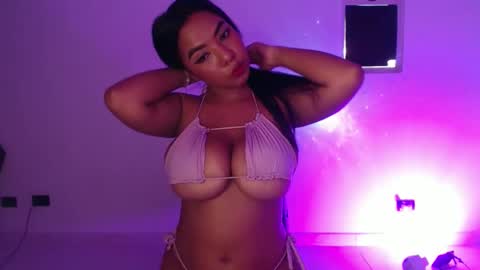 Snapshot of charlott_hotx chatting on 10/22/25, 10:20 charlott online show from 10/22/25, 10:20