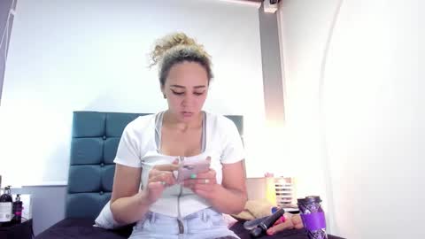 Snapshot of charlott_lens chatting on 10/15/25, 03:56 Charlott online show from 10/15/25, 03:56