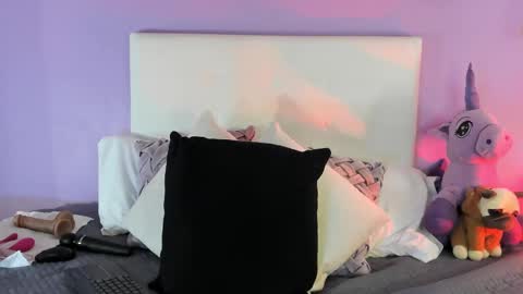 Char 3 online show from 09/17/25, 03:35