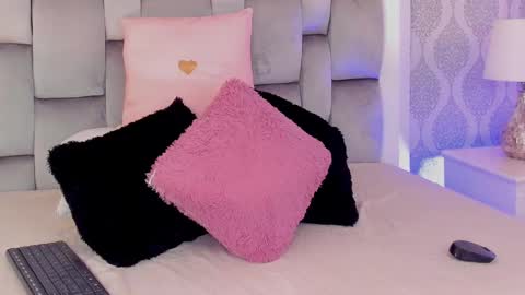   Charlotte  online show from 09/17/25, 03:08