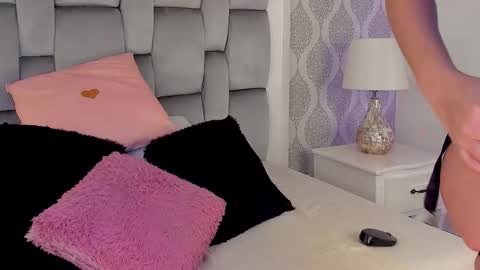   Charlotte  online show from 10/22/25, 07:35