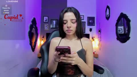 Snapshot of charlotte__benett chatting on 02/13/25, 04:00 Charlotte online show from 02/13/25, 04:00