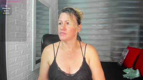 Snapshot of charlotte__g chatting on 01/13/25, 11:41 charlotte online show from 01/13/25, 11:41