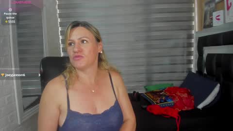 Snapshot of charlotte__g chatting on 01/14/25, 05:01 charlotte online show from 01/14/25, 05:01