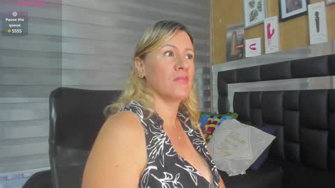 Snapshot of charlotte__g chatting on 01/20/25, 11:56 charlotte online show from 01/20/25, 11:56