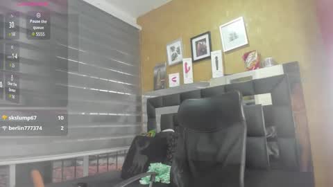 Snapshot of charlotte__g chatting on 02/05/25, 02:05 charlotte online show from 02/05/25, 02:05