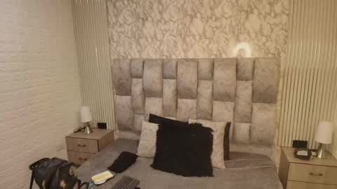 Snapshot of charlotte__g chatting on 09/11/25, 10:15 charlotte online show from 09/11/25, 10:15