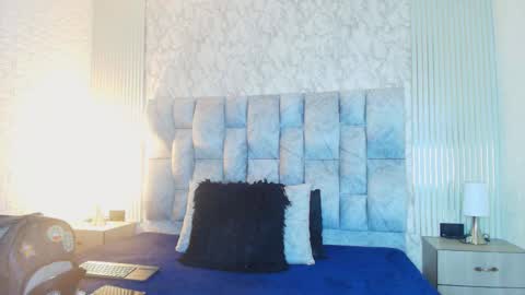 Snapshot of charlotte__g chatting on 09/19/25, 11:22 charlotte online show from 09/19/25, 11:22