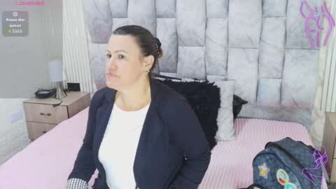 Snapshot of charlotte__g chatting on 09/29/25, 11:15 charlotte online show from 09/29/25, 11:15