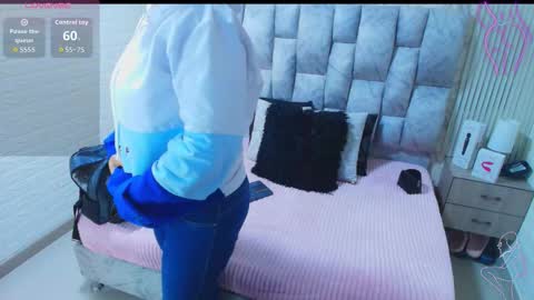 Snapshot of charlotte__g chatting on 10/01/25, 11:05 charlotte online show from 10/01/25, 11:05