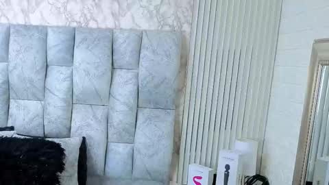 Snapshot of charlotte__g chatting on 10/06/25, 11:18 charlotte online show from 10/06/25, 11:18