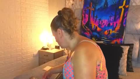Snapshot of charlotte__g chatting on 10/14/25, 10:49 charlotte online show from 10/14/25, 10:49