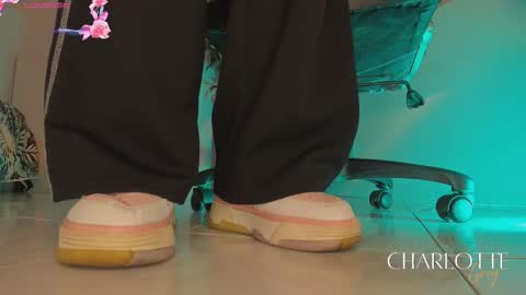 charlotte  grey online show from 11/19/25, 08:31