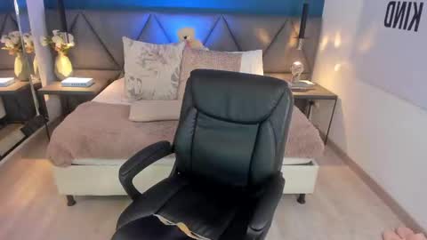 Charlotte online show from 02/18/25, 02:27