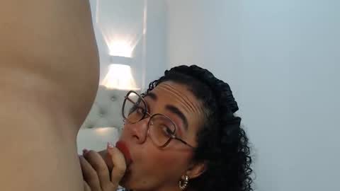 Snapshot of charlotte_dante212 chatting on 11/07/25, 04:23 charlottte y dante online show from 11/07/25, 04:23