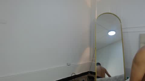 Snapshot of charlotte_dante212 chatting on 12/15/25, 04:17 charlottte y dante online show from 12/15/25, 04:17