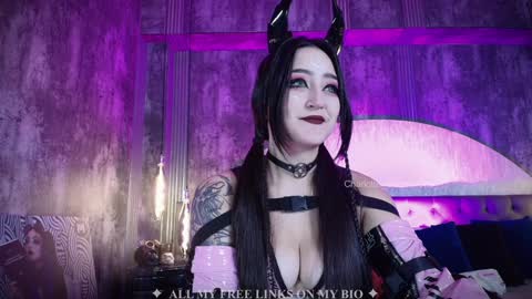 Snapshot of charlotte_germanotta_ chatting on 01/25/25, 05:19 Charlotte online show from 01/25/25, 05:19