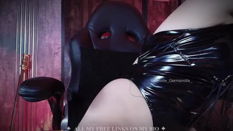 Snapshot of charlotte_germanotta_ chatting on 01/29/25, 05:56 Charlotte online show from 01/29/25, 05:56