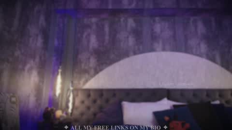 Snapshot of charlotte_germanotta_ chatting on 02/19/25, 05:27 Charlotte online show from 02/19/25, 05:27