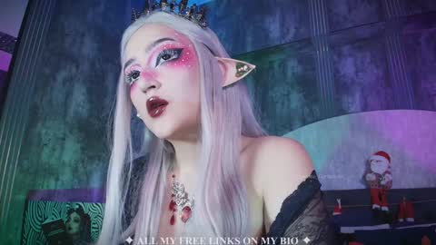 Snapshot of charlotte_germanotta_ chatting on 11/15/25, 06:48 Charlotte online show from 11/15/25, 06:48