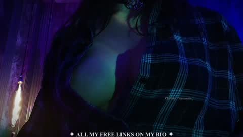 Snapshot of charlotte_germanotta_ chatting on 11/25/25, 03:34 Charlotte online show from 11/25/25, 03:34