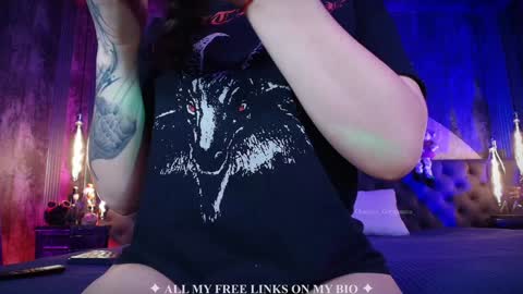 Snapshot of charlotte_germanotta_ chatting on 11/29/25, 04:54 Charlotte online show from 11/29/25, 04:54