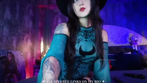 Snapshot of charlotte_germanotta_ chatting on 12/02/25, 06:36 Charlotte online show from 12/02/25, 06:36