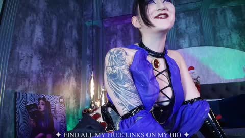 Snapshot of charlotte_germanotta_ chatting on 12/13/25, 07:53 Charlotte online show from 12/13/25, 07:53