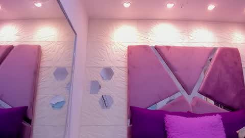 Charlotte Icee online show from 12/17/25, 04:57