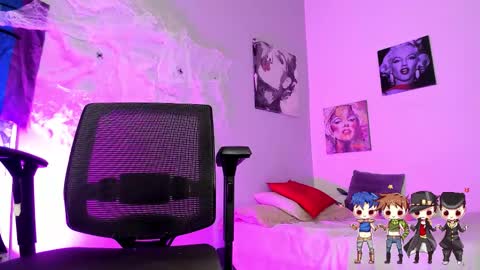 Snapshot of charlotte_joestar chatting on 10/08/25, 04:32 Charlie online show from 10/08/25, 04:32