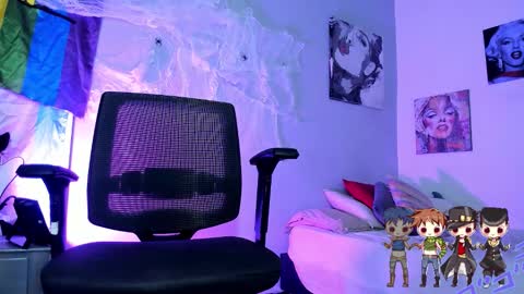 Snapshot of charlotte_joestar chatting on 10/17/25, 05:54 Charlie online show from 10/17/25, 05:54