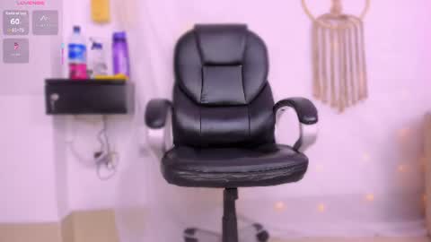 Snapshot of charlotte_marcela chatting on 07/10/26, 01:54 carlot online show from 07/10/26, 01:54