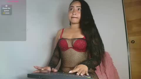 charlotte_princess_1 online show from 11/17/25, 09:37