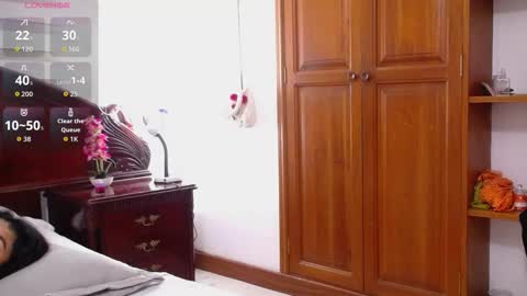 Snapshot of charlotte_russo_ chatting on 11/26/25, 11:06 Charlotte online show from 11/26/25, 11:06