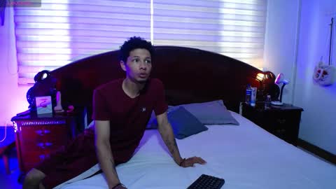 Snapshot of charlotte_russo_ chatting on 11/30/25, 04:22 Charlotte online show from 11/30/25, 04:22