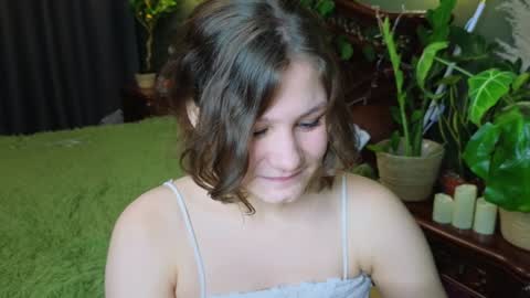 Snapshot of charlotte_wow chatting on 12/22/24, 04:59 Charlotte online show from 12/22/24, 04:59