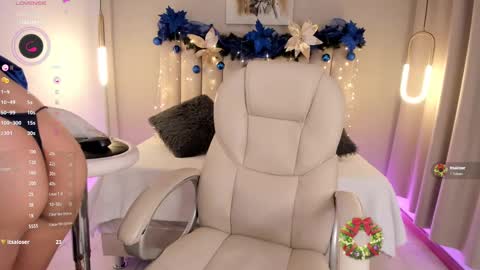 Snapshot of charlottedupontt chatting on 12/14/24, 01:05 Charlotte online show from 12/14/24, 01:05