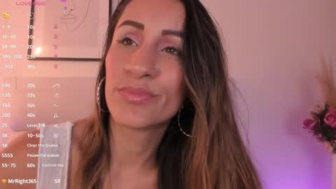 Snapshot of charlottedupontt chatting on 01/14/25, 03:47 Charlotte online show from 01/14/25, 03:47