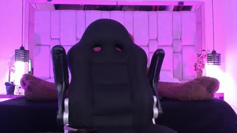 Snapshot of charlotteinpole chatting on 01/19/26, 03:43 Charlotte online show from 01/19/26, 03:43