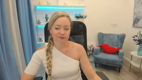 Snapshot of charlottekerti chatting on 05/27/26, 12:02 Charlotte online show from 05/27/26, 12:02