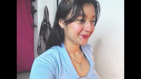 Snapshot of charlottekiss99 chatting on 12/14/25, 01:38 charlottekiss99 online show from 12/14/25, 01:38